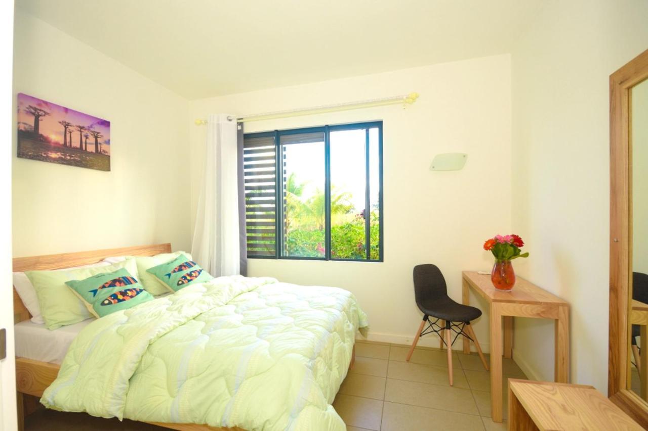 Apartment With 3 Bedrooms In Roches Noires, With Wonderful Sea View, Shared Pool, Terrace Rivière du Rempart 外观 照片